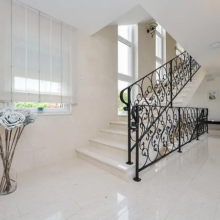 Luxury 1 Arta *