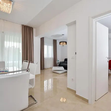 Luxury 1 Arta דירה *
