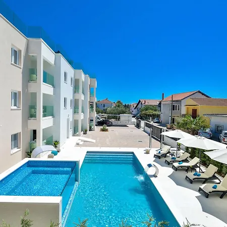 Luxury Arta *
