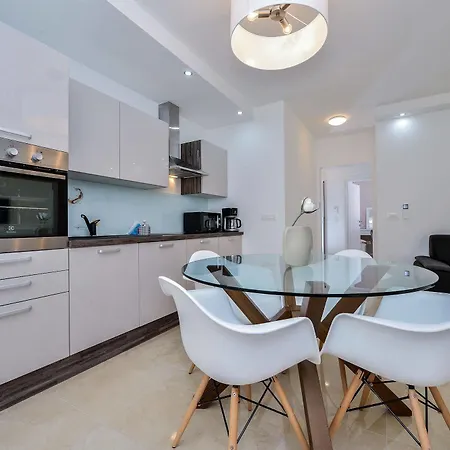 Luxury Arta Apartment